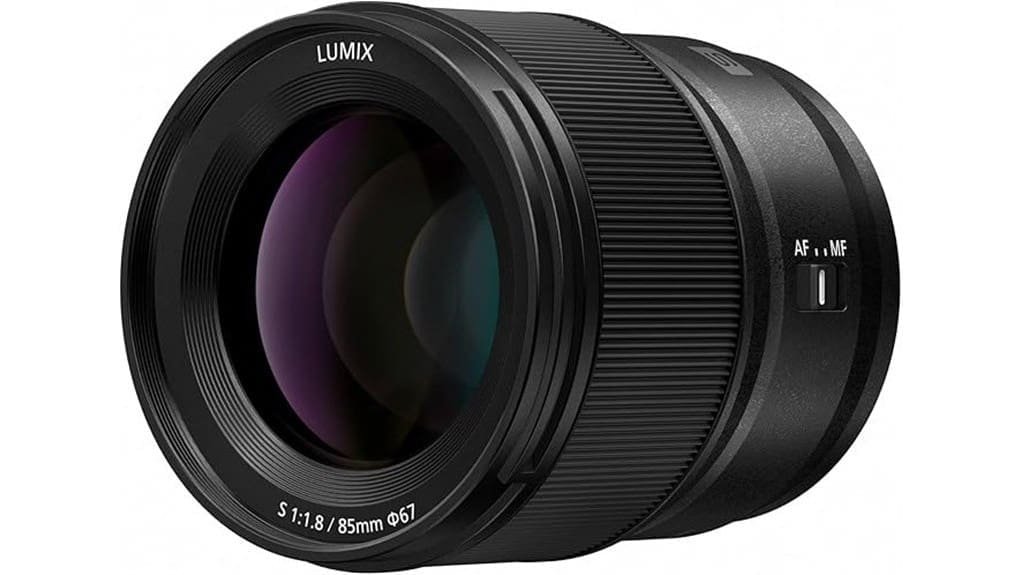 compact sharp short telephoto prime